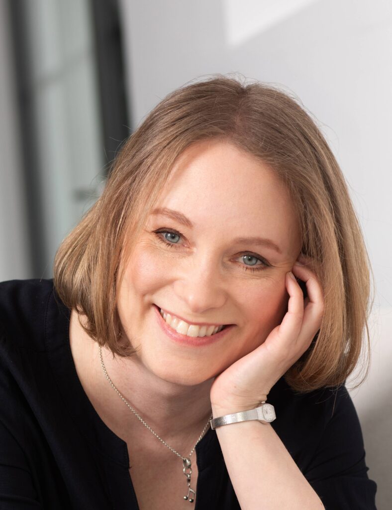Portrait von Carina Göckeler, Coach für persönliches Wachstum.