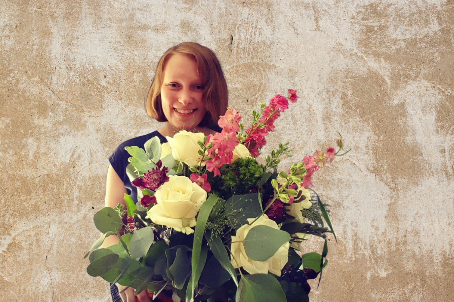 Carina mit einem riesigen Blumenstrauß